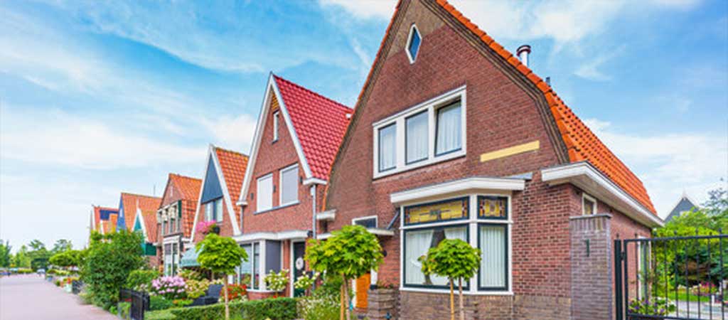 Why Do Dutch Houses Share a Uniform Look?